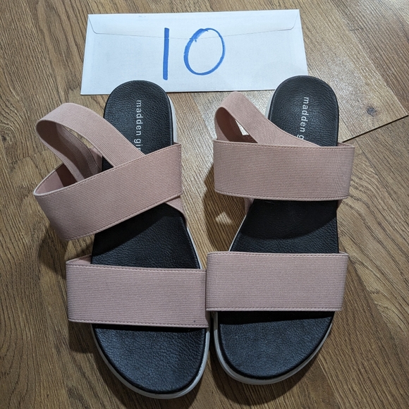Madden Girl Sandals, Size 10 - Picture 2 of 2